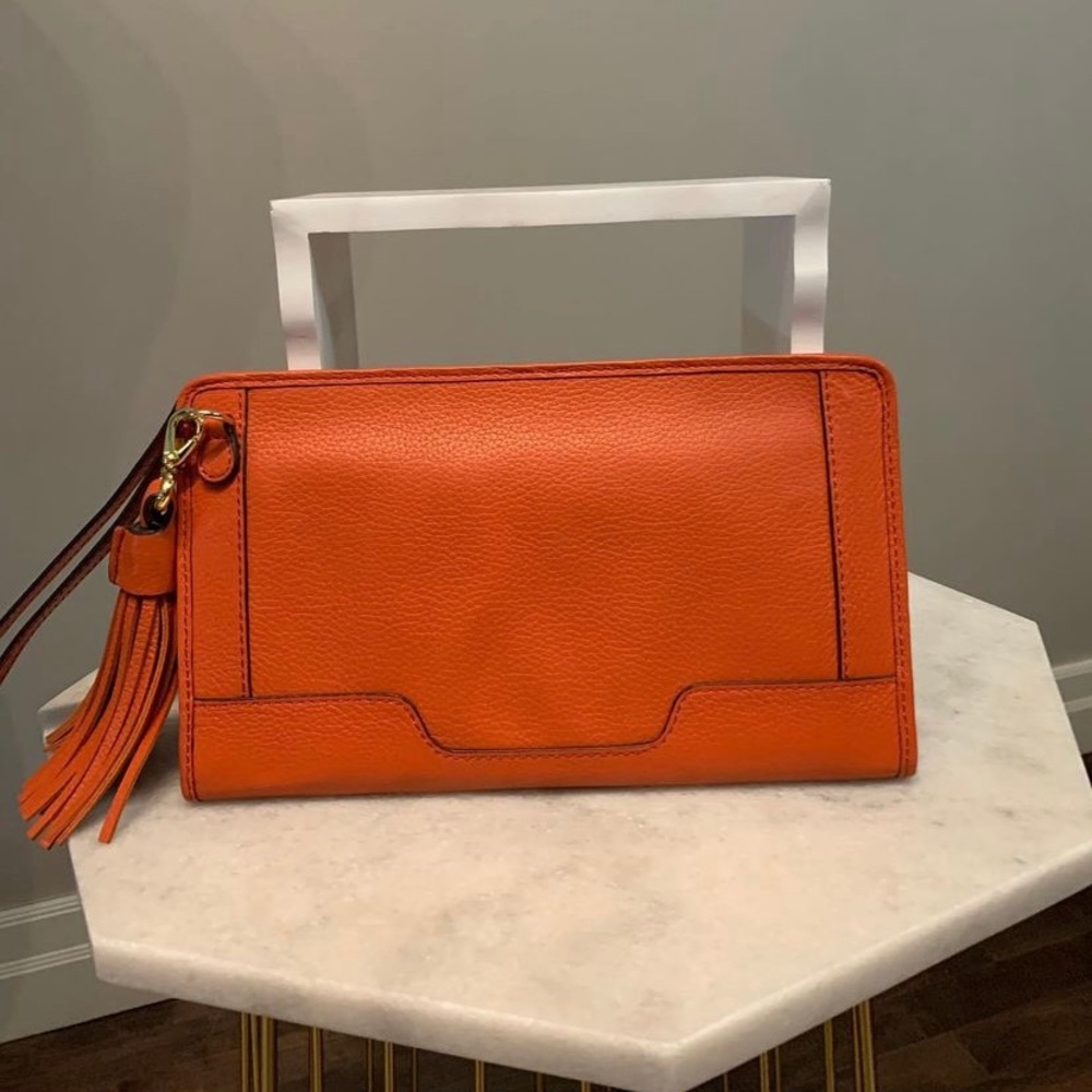BANANA REPUBLIC clutch
